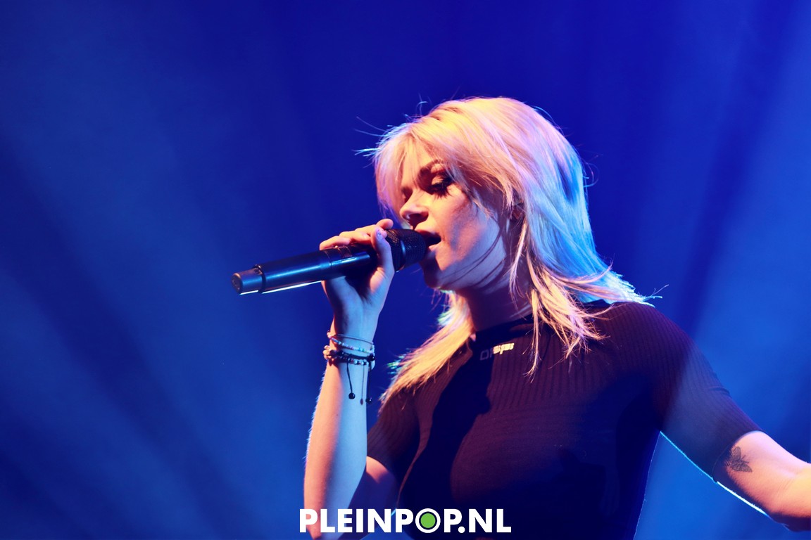 V R I J D A G     (15)